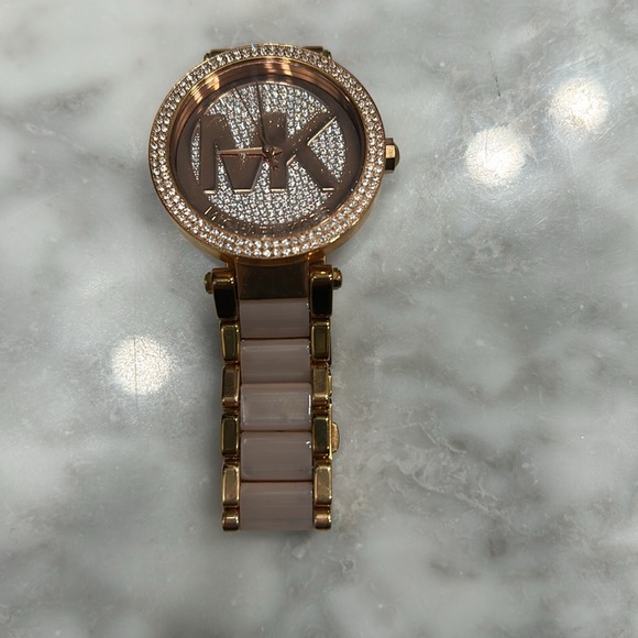 Michael Kors women's watch only worn a few times - Picture 3 of 3